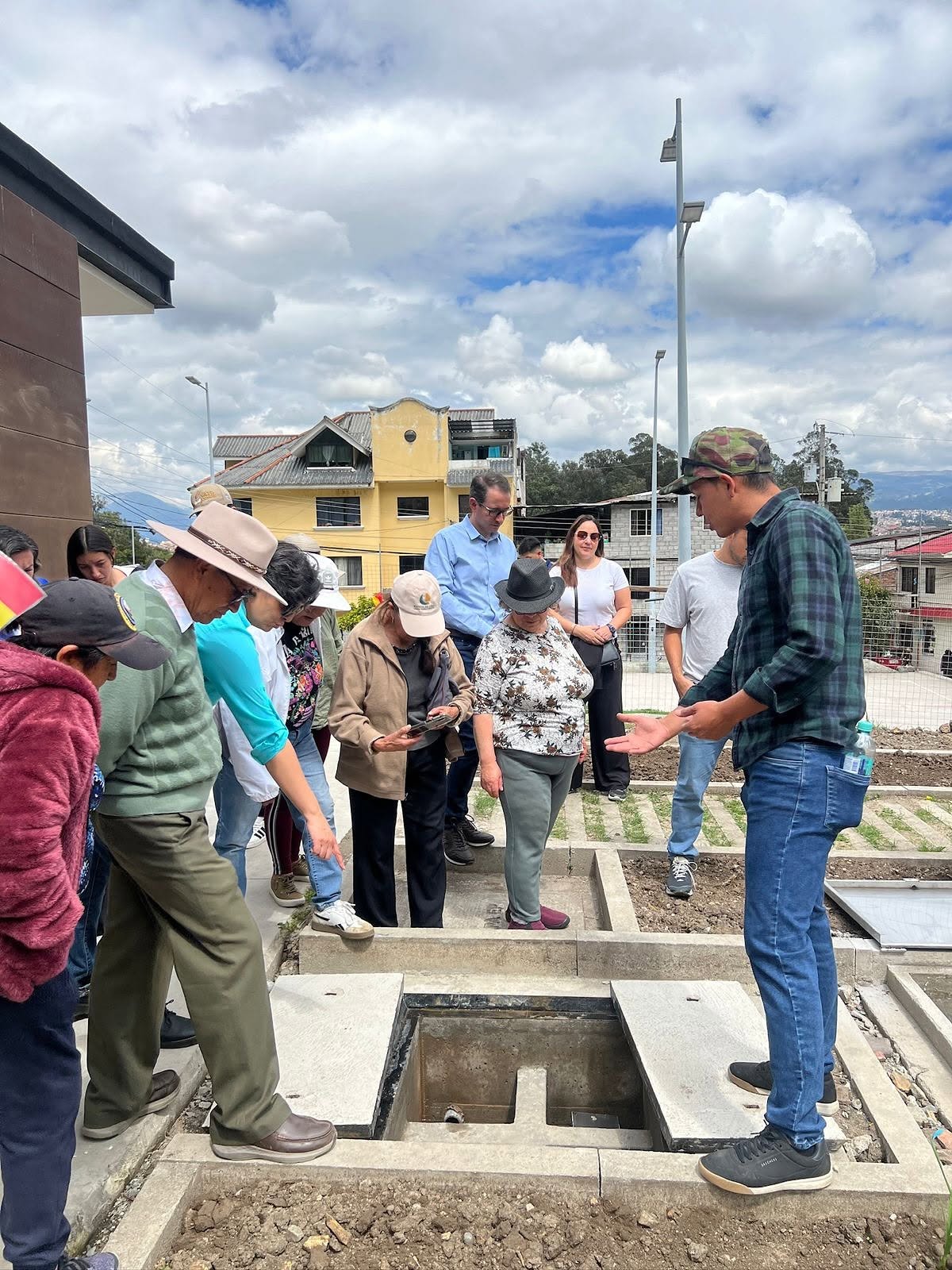 SWACH inaugura sistema de captación de agua lluvia en barrio piloto de Cuenca
